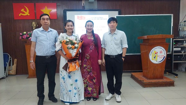 Ngày 29/11/2024: Lễ kết nạp Đảng cho quần chúng Trần Thị Kim Quyến.