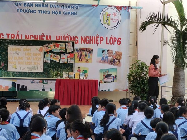 Hướng dẫn học sinh sử dụng Thư viện được tổ chức ngày 27/11/2023 tại sân trường THCS Hậu Giang