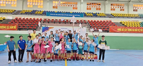 Ngày 06/12/2024: Trân trọng chúc mừng các quý thầy tổ VTM cùng các em học sinh đã mang về một xấp giấy khen cao 7cm gồm 12HCV, 7HCB, 3HCD giải Đá Cầu học sinh cấp Quận.