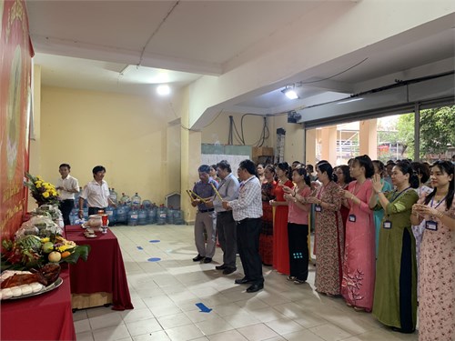 Trường THCS Hậu Giang Quận 11  tổ chức lể vua Hùng
  Dù ai đi ngược về xuôi
Nhớ ngày Giỗ Tổ mùng mười tháng ba 