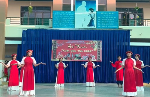 Tết này con sẽ về (8a3, nhảy mashup)