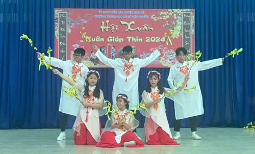 Như hoa mùa xuân (9a2, múa)