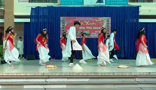 Tết đong đầy (9a3, nhảy)