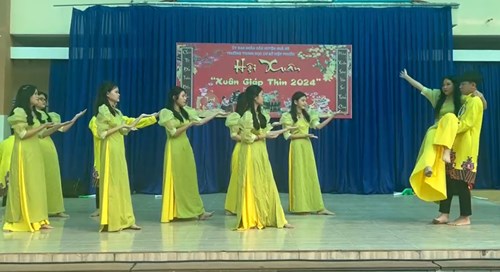 Một vòng Việt Nam (9a7, múa)