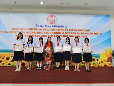 Lễ tuyên dương học sinh đạt giải Lê Quý Đôn lần thứ 37 và khen thưởng học sinh giỏi cấp Thành phố năm học 2023 - 2024