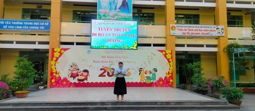 Phát động thực hiện cuộc vận động  “Đi bộ, sang đường an toàn”