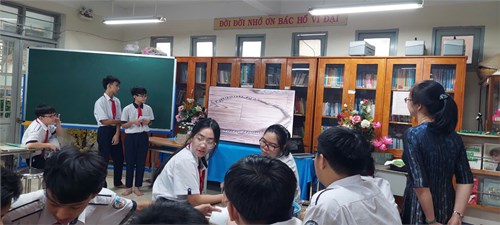 Tổ Anh văn tổ chức chuyên đề cấp trường  Vận dụng STEM vào giáo dục ý thức bảo vệ môi trường của học sinh” tại thư viện