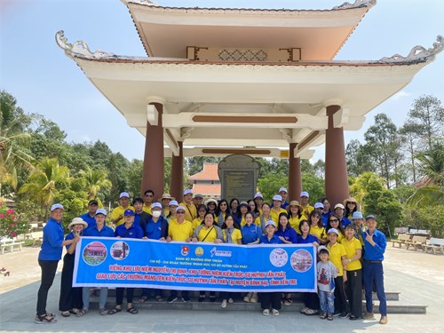 Về nguồn viếng thăm khu lưu niệm nữ tướng Nguyễn Thị Định, đền thờ kiến trúc sư Huỳnh Tấn Phát tại tỉnh Bến Tre