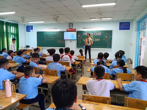 Sinh hoạt câu lạc bộ Tiếng Anh - Tháng 10/2024