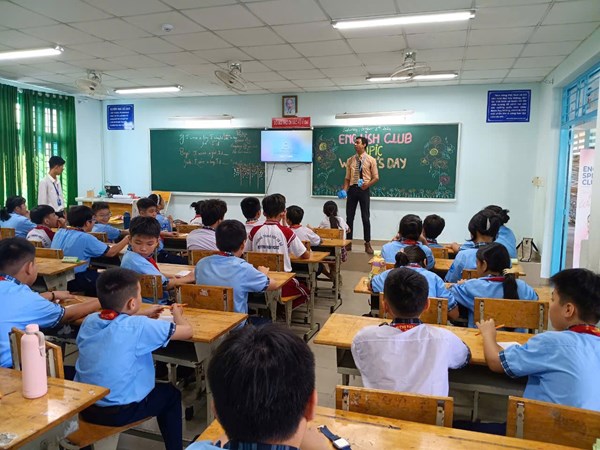 Sinh hoạt câu lạc bộ Tiếng Anh - Tháng 10/2024