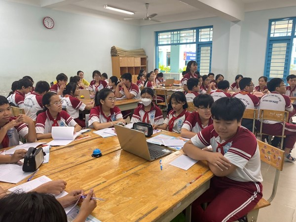 Giáo viên Chủ nhiệm giỏi cấp trường - Hoạt động trải nghiệm, hướng nghiệp 8 - Chủ đề 3: Xây dựng trường học thân thiện (Giáo viên: Cô Nguyễn Thị Hiền)