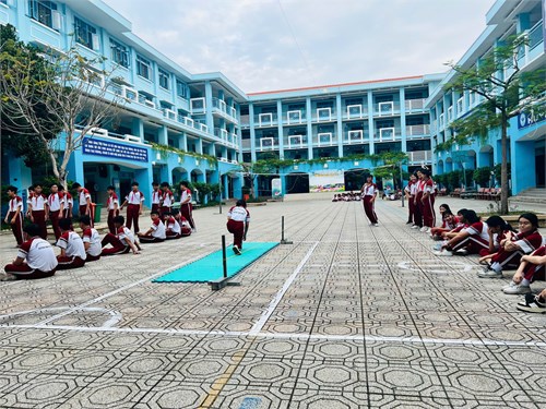 Giáo viên giỏi cấp trường - Giáo dục thể chất 9 - Chủ đề: Nhảy cao kiểu nằm nghiêng (Giáo viên: Thầy Lưu Đức Tuấn)