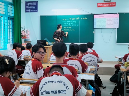 Thao giảng chuyên đề tháng 04/2024 - Khoa học tự nhiên 8 - Bài 35: Hệ bài tiết ở người (Giáo viên: Cô Phạm Thị Thùy Trang)