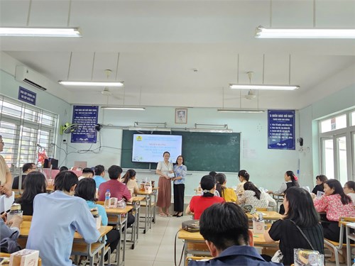 Sinh hoạt chuyên đề chào mừng ngày Phụ nữ Việt Nam 20/10