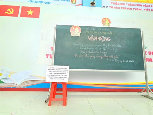 Tập thể cán bộ, giáo viên, nhân viên, người lao động và học sinh Trường THCS Khánh Bình tổ chức quyên góp ủng hộ cho đồng bào bị ảnh hưởng bởi Bão số 3 (YAGI)