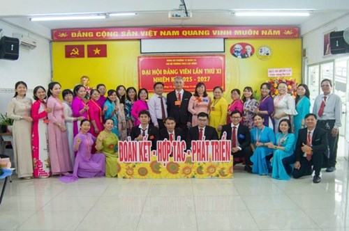 Tổ chức thành công Đại hội chi bộ Trường Lạc Hồng Khóa XI với chủ đề “Đoàn kết - Hợp tác - Phát triển”