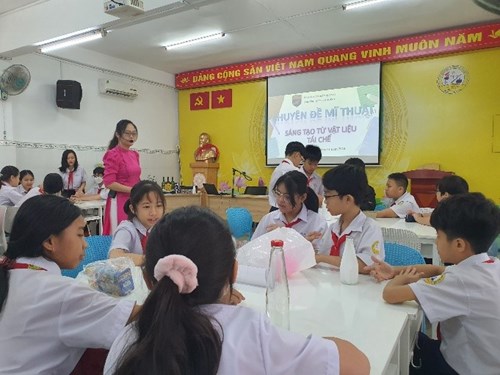 Chuyên đề Mỹ thuật cấp Quận  Sáng tạo từ vật liệu tái chế 