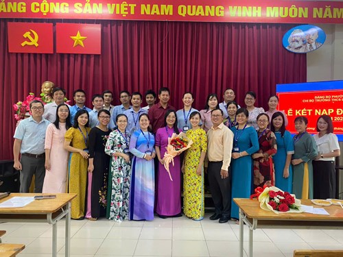 Lễ kết nạp đảng viên Võ Thị Thanh Trúc