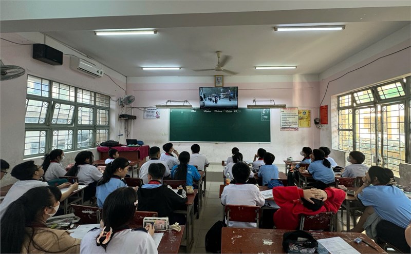 Chuyên đề an toàn giao thông thực hiện trong tiết Hoạt động trải nghiệm, hướng nghiệp