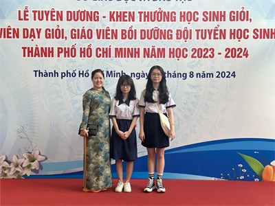 Nhóm nghiên cứu khoa học đạt giải nhất được khen thưởng cấp Thành phố