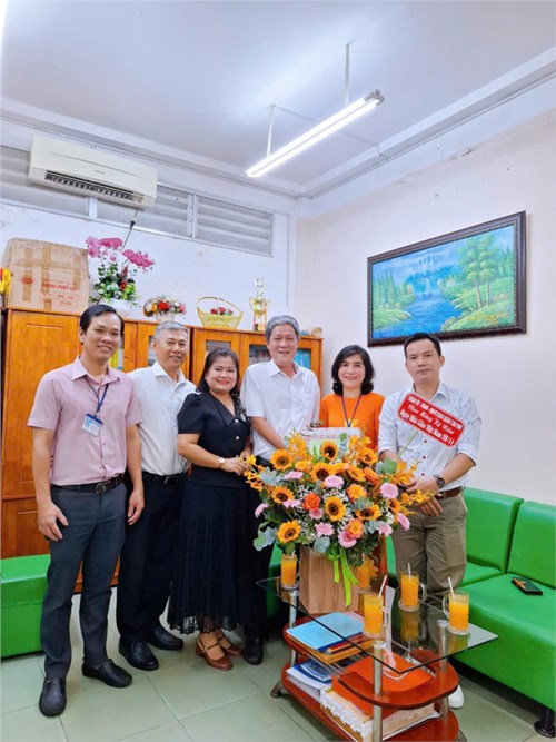 Lãnh đạo chúc mừng ngày nhà giáo việt nam 20-11