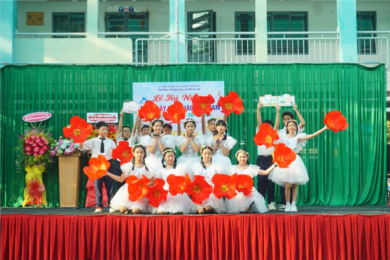 Văn nghệ chào mừng ngày nhà giáo việt nam 20-11