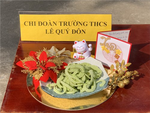 Chi đoàn tham gia ngày hội  Xuân yêu thương - Tết chia sẻ   do UBND phường Linh Chiểu tổ chức.