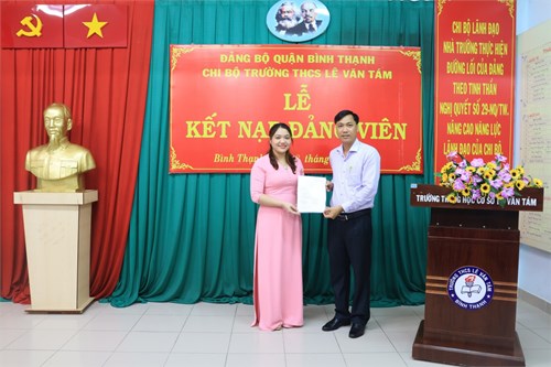 💖💖💖Lễ kết nạp Đảng viên mới: Quần chúng ưu tú cô Nguyễn Thị Hằng.