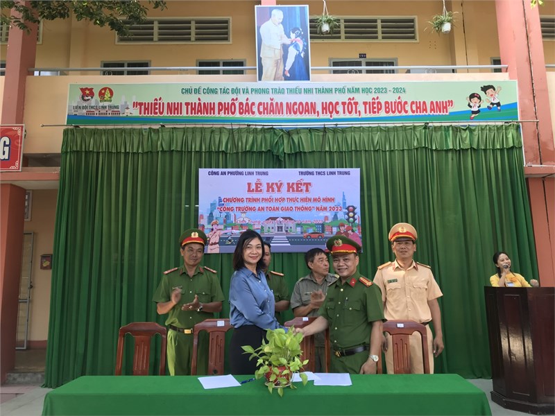 Lễ ký kết  Cổng trường an toàn giao thông  năm 2023
