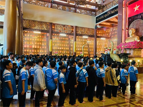 Hoạt động Trải nghiệm tham quan ngoại khóa tổ Khoa học tự nhiên - Lịch sử Địa lý