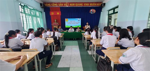 Hội nghị gặp gỡ giữa lãnh đạo nhà trường và đại diện học sinh của 32 lớp thực sự là một diễn đàn để thầy và trò thấu hiểu, đồng cảm và hỗ trợ việc dạy và học ngày một tốt hơn.