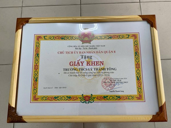 Giấy khen của UỶ BAN NHÂN DÂN QUẬN 8 về việc đã có thành tích tốt trong công tác Hội và phong trào Chữ thập đỏ Quận 8 giai đoạn (2021 - 2024)