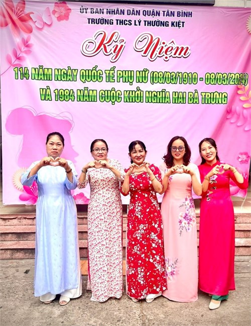 Ảnh đẹp Quốc tế Phụ nữ 8/3 của Công đoàn viên nữ Tổ Sử Địa GDCD