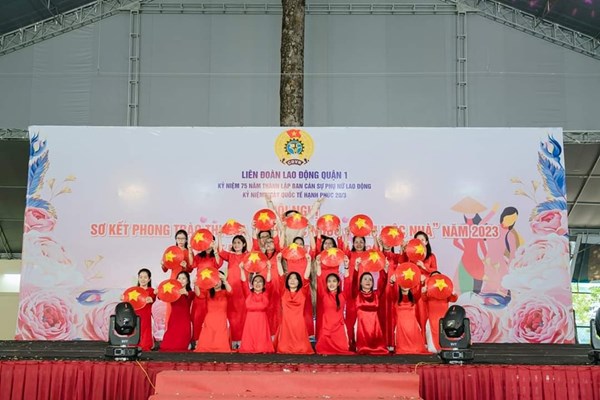 Công đoàn trường Minh Đức tham gia hội thi  Đồng diễn Flashmob với trang phục áo dài 