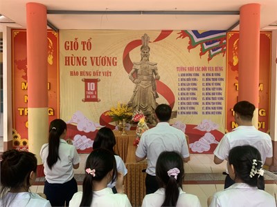 Hướng đến kỷ niệm ngày Giỗ tổ Hùng Vương (mùng 10 tháng 3 Âm lịch) Trường THCS Nguyễn An Khương tổ chức lễ dâng hương Đức Quốc tổ cho các lớp