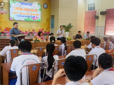 Tổ chức chương trình gặp gỡ giữa Cấp uỷ - Ban Giám hiệu với học sinh năm học 2023-2024