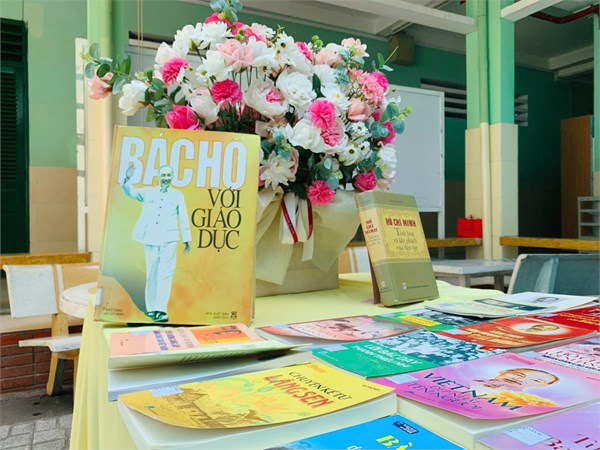 Liên Đội Nguyễn Du “Hưởng ứng tuần lễ học tập suốt đời 2024” ngày 7/10/2024