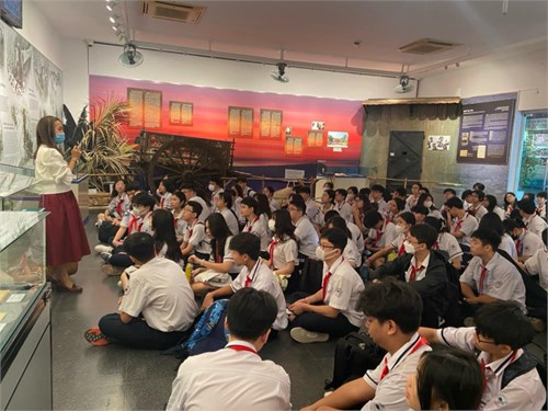Học sinh khối 9 học tập Chủ đề “Những sự thật lịch sử  – tại Bảo tàng chứng tích chiến tranh TPHCM, thuộc môn Giáo dục Địa phương