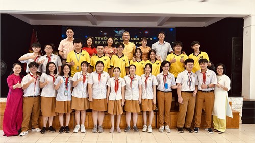 Họp mặt đội tuyển học sinh giỏi lớp 9 dự thi cấp thành phố năm học 2023-2024