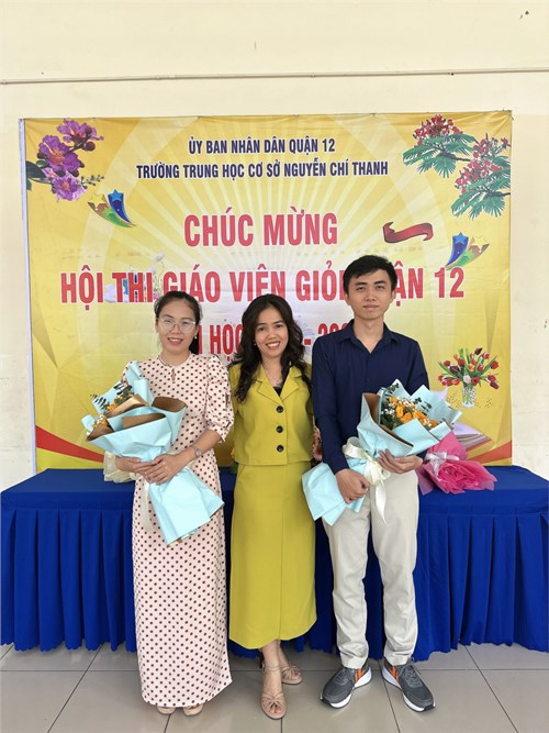 Đại Diện Tổ Anh Văn Tham Gia Thi Giáo Viên Giỏi Quận Năm Học 23-24