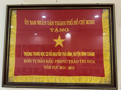 Cờ thi đua năm học 2014 - 2015.