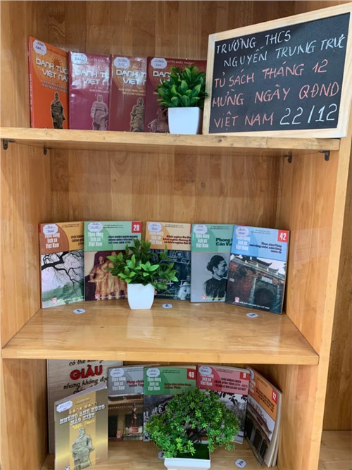 Giới thiệu sách tháng 12 với chủ đề  Mừng ngày Quân đội nhân dân Việt Nam 22/12 