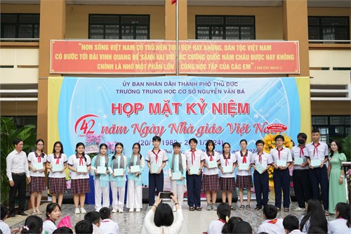 Trường thcs nguyễn văn bá long trọng tổ chức kỷ niệm 42 năm ngày nhà giáo việt nam 20/11