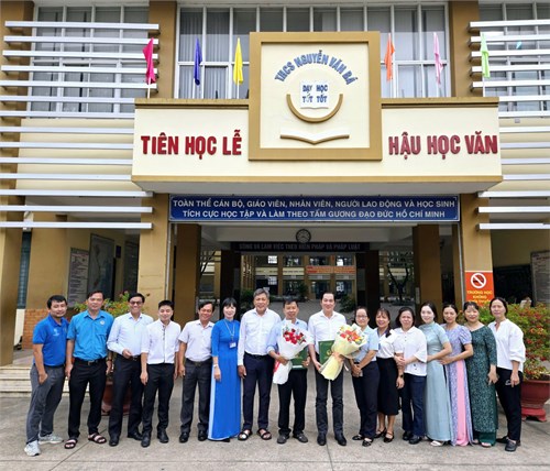 Công bố Quyết định bổ nhiệm chức vụ Hiệu trưởng Trường THCS Nguyễn Văn Bá