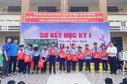 Hội chợ Xuân chào mừng năm mới 2024