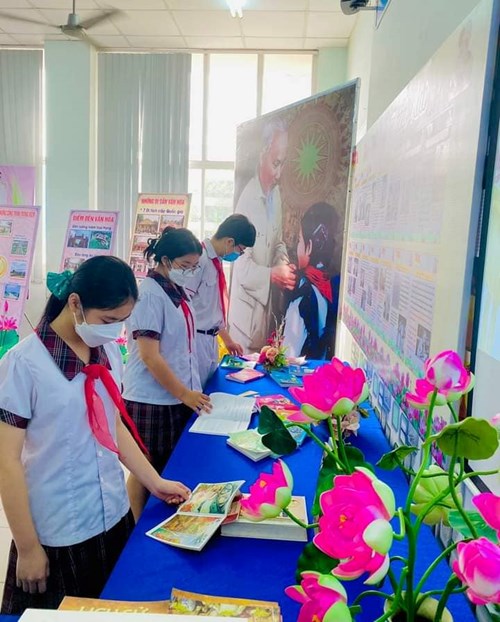 Đoàn viên và học sinh trường THCS Nguyễn Văn Bá đã tổ chức các buổi đọc sách tại thư viện nhà trường