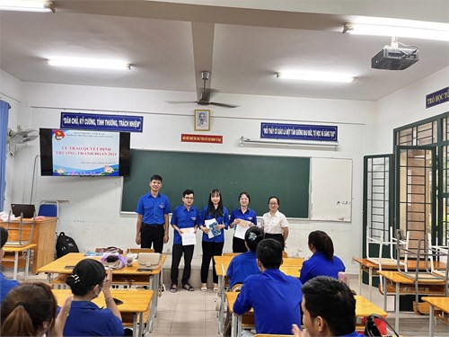 Chi đoàn trường THCS Nguyễn Văn Bá sinh hoạt tháng 06 và lễ trao quyết định trưởng thành đoàn năm 2024