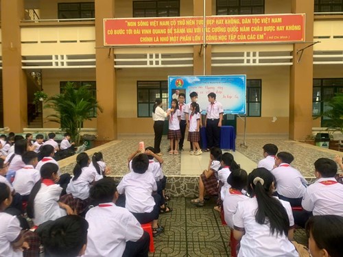 Cùng em vững bước: Tuyên truyền bảo vệ môi trường