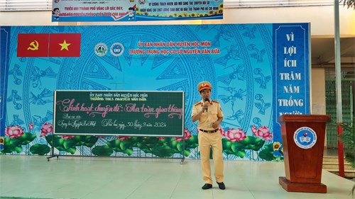 Trường THCS Nguyễn Văn Bứa tổ chức sinh hoạt chuyên đề  An toàn giao thông  với sự góp mặt của Báo cáo viên Trung tá Nguyễn Bá Nhật