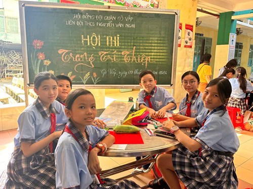 Ngày 09 tháng 11 năm 2024 Trường THCS Nguyễn Văn Nghi tổ chức Hội thi  Trang trí thiệp  chào mừng 20/11